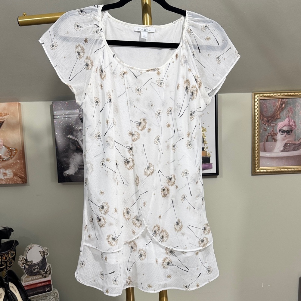 EUC Romantic Roz & Ali White/Tan Dandelion Print Short Sleeve Top